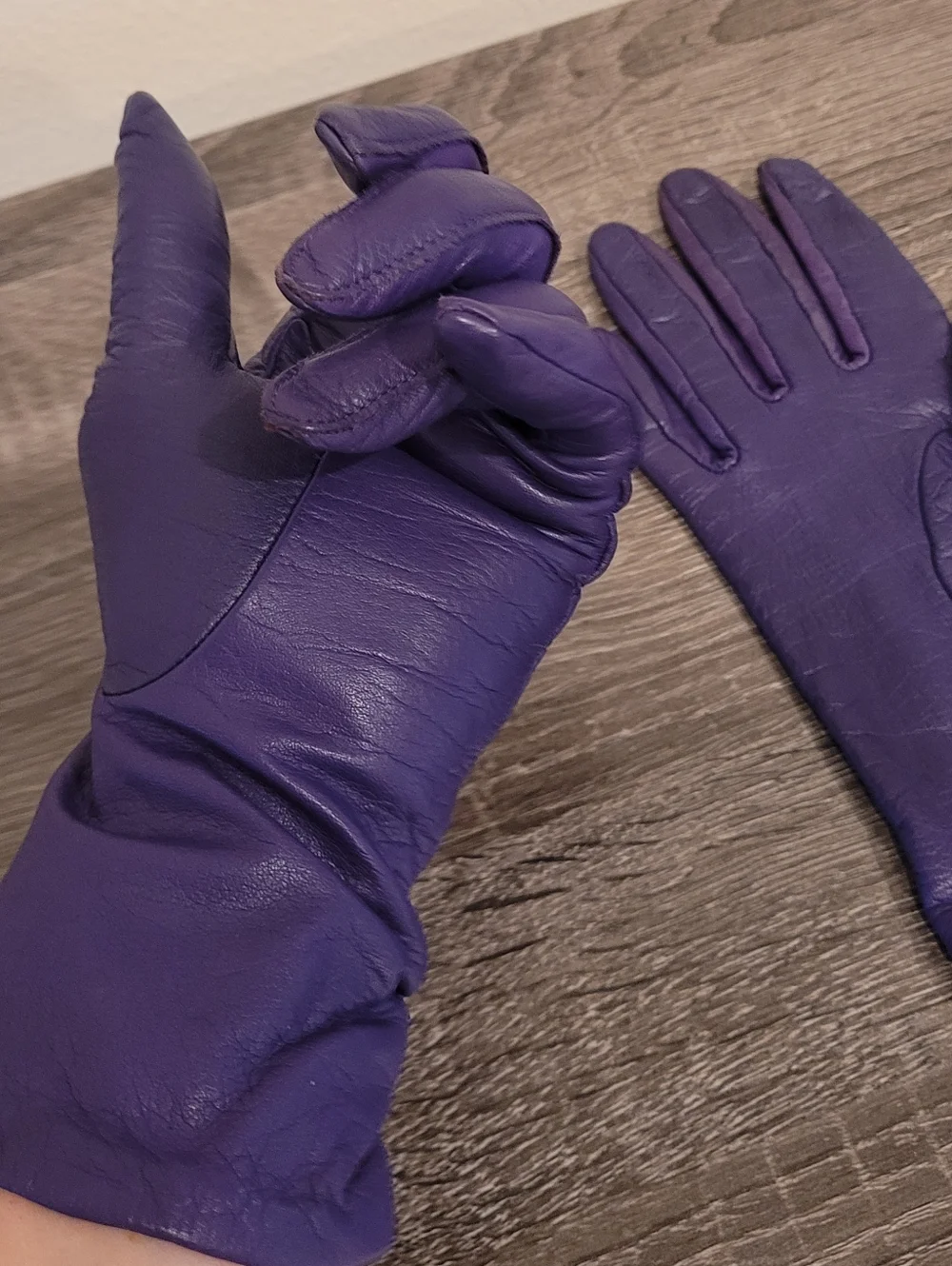 Vintage Leather Gloves Purple